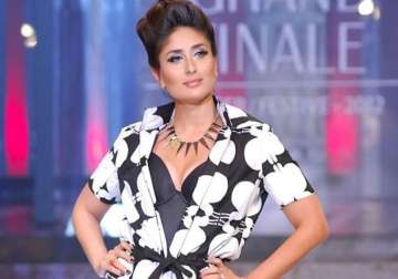 kareena kapoor khan to don dramatic look for lakme fashion week