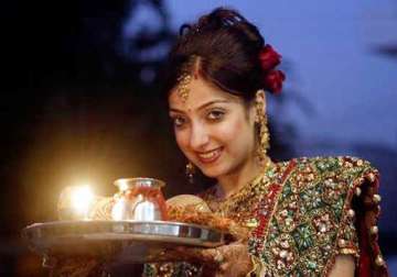 how to look glamorous this karva chauth view pics