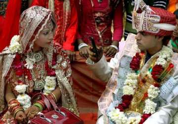 young indians prefer staying separately with spouse survey