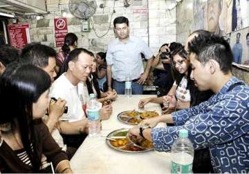 ramzan food walk reveals old delhi s culinary delights