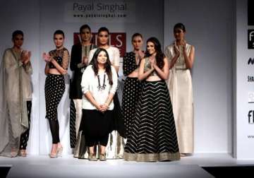 aditi rao ups glam quotient at payal singhal s wifw 2015 show view pics