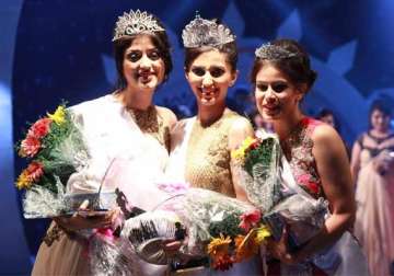 aman grewal wins mrs.india worldwide 2014 see pics