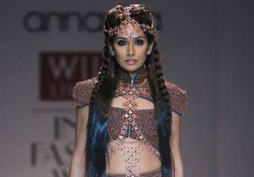 monica dogra goes bold with designer kanika saluja at wifw