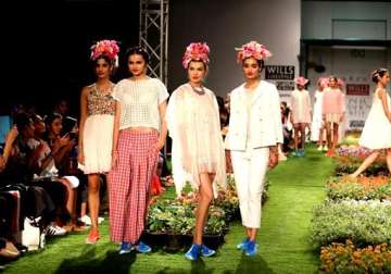 wifw 2015 aneeth arora opens on a summery note view pics