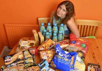 why some women can t say no to junk food