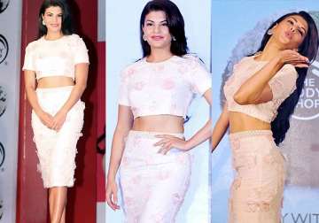 jacqueline fernandez shows off trim mid riff in crop top see pics