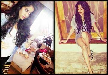 jhanvi kapoor bollywood s very own selfie queen see pics