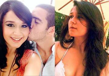 krishna shroff posts kissing selfie with boyfriend leaves behind navya jhanvi view pics