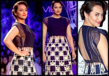 lakme fashion week 2014 sonakshi sinha turns showstopper for manish malhotra view collection