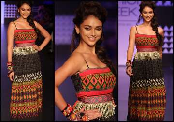 aditi rao hydari walks for anita dongre s liva view pics