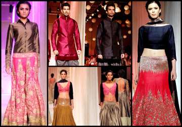 manish malhotra displays ethnic indian wear at lfw curtain raiser view complete collection