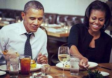 mr and mrs obama celebrate v day at local restaurant