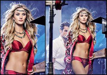 rosie huntington whiteley in m s christmas campaign view pics