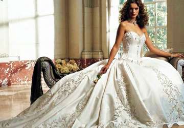 step by step guide to buying a wedding dress