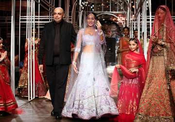 tarun tahiliani brings lightness to indian bridal wear