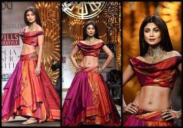 wifw aw 2014 shilpa shetty adds glamour to designer tarun tahiliani s opening show see pics