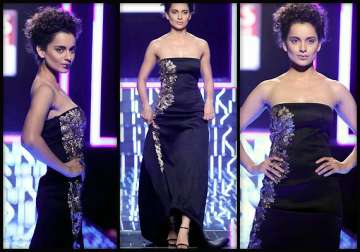 wifw aw 2014 kangana trips on ramp at grand finale see pics