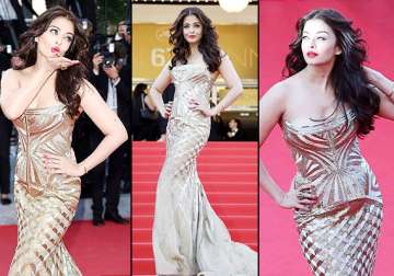 cannes 2014 aishwarya rai bachchan enchants in a gold roberto cavalli ensemble see pics