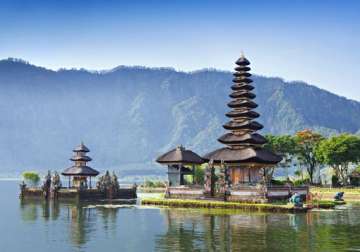 bali paradise for sea lovers and ancient temples see pics