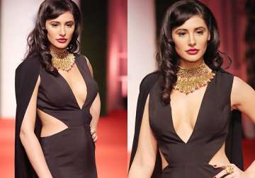 nargis fakhri walks for brand azva at ibfw 2014