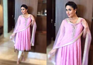 kareena kapoor shows off her begum avatar in kolkata see pics