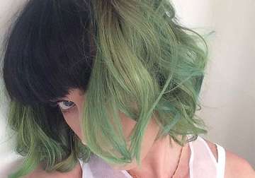 katy perry dyes her hair slime green