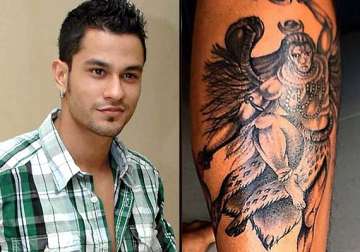 kunal khemu s controversial shiva tattoo gets him flak from fans