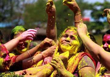 mix caution with your holi colours doctors to pregnant women