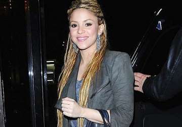 revealed what all shakira carries in her bag see pics