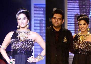 iijw 2014 day 1 sunny leone walk for apala looks stunning as royal tribal queen see pics