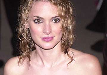 winona ryder finds cosmetic surgery weird