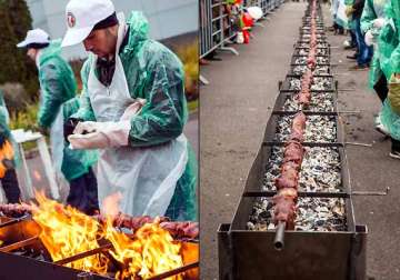 world s longest kebab cooked by russian chinese chefs enters guinness record