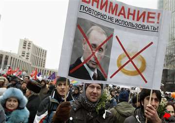 anti putin protests draw tens of thousands
