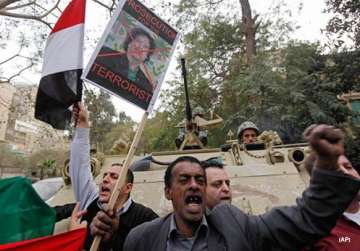 anti gaddafi forces close to tripoli us mulls no fly zone