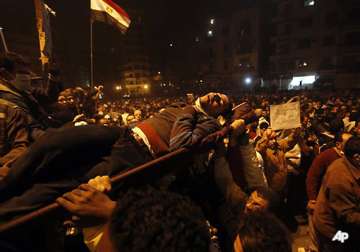as crowds swell in cairo military in crisis talks