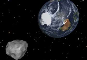 asteroid could fly 8 600 km from earth in 2026