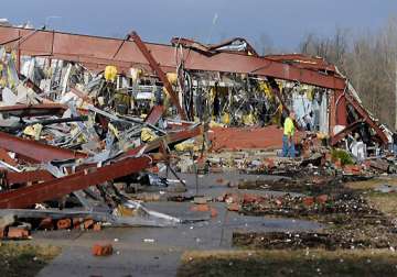 atleast 32 in four us states killed in severe storms