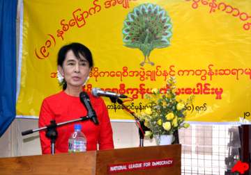 aung san suu kyi decides to contest parliamentary by elections