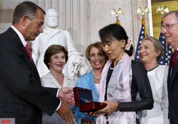 aung san suu kyi gets us congress highest honor