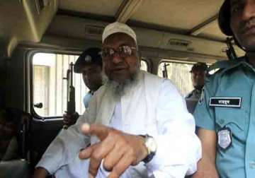 bangladesh sc puts on hold mollah s execution