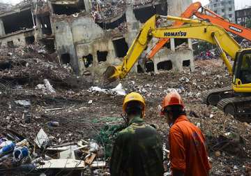 bangladesh building collapse toll nears 1 000