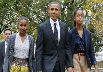 barack obama s daughters followed white house locked down