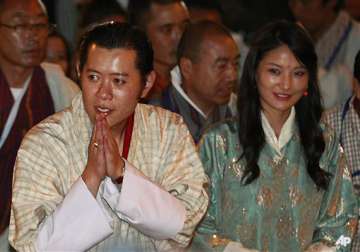 bhutan king seals wedding with royal kiss