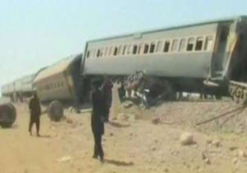 blast on train kills 16 in south west pakistan