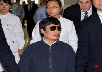 blind chinese activist chen guangcheng leaves for us