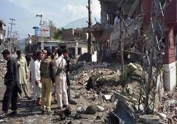35 killed in pakistan market blast