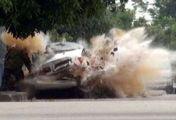 bomb squad officer narrowly escapes explosion in thailand