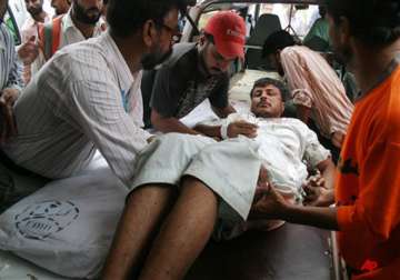 bomb attack near pakistani political rally kills 5