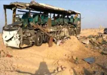 bus crash kills at least 33 near egyptian resort