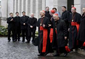 cardinals celebrate mass before entering conclave